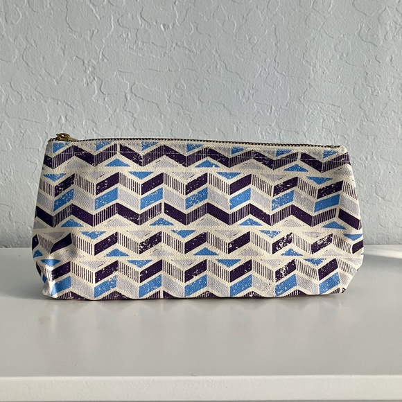 NWOT Clarins Feed 10 Canvas Makeup Cosmetics Bag Pouch Blue and Cream - Picture 4 of 15